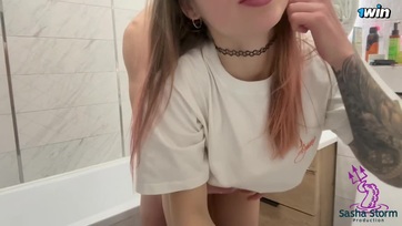 Odalógattam az életerős pöcsömet a bűbájos mostoha nővéremnek a wc-n majd tisztességgel meg is töcsköltem Thumb