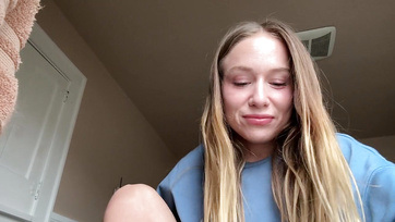 Majdhogy rányitottak a szülei a vécén mialatt a faszhiányos tini suna odabent masztizott Thumb